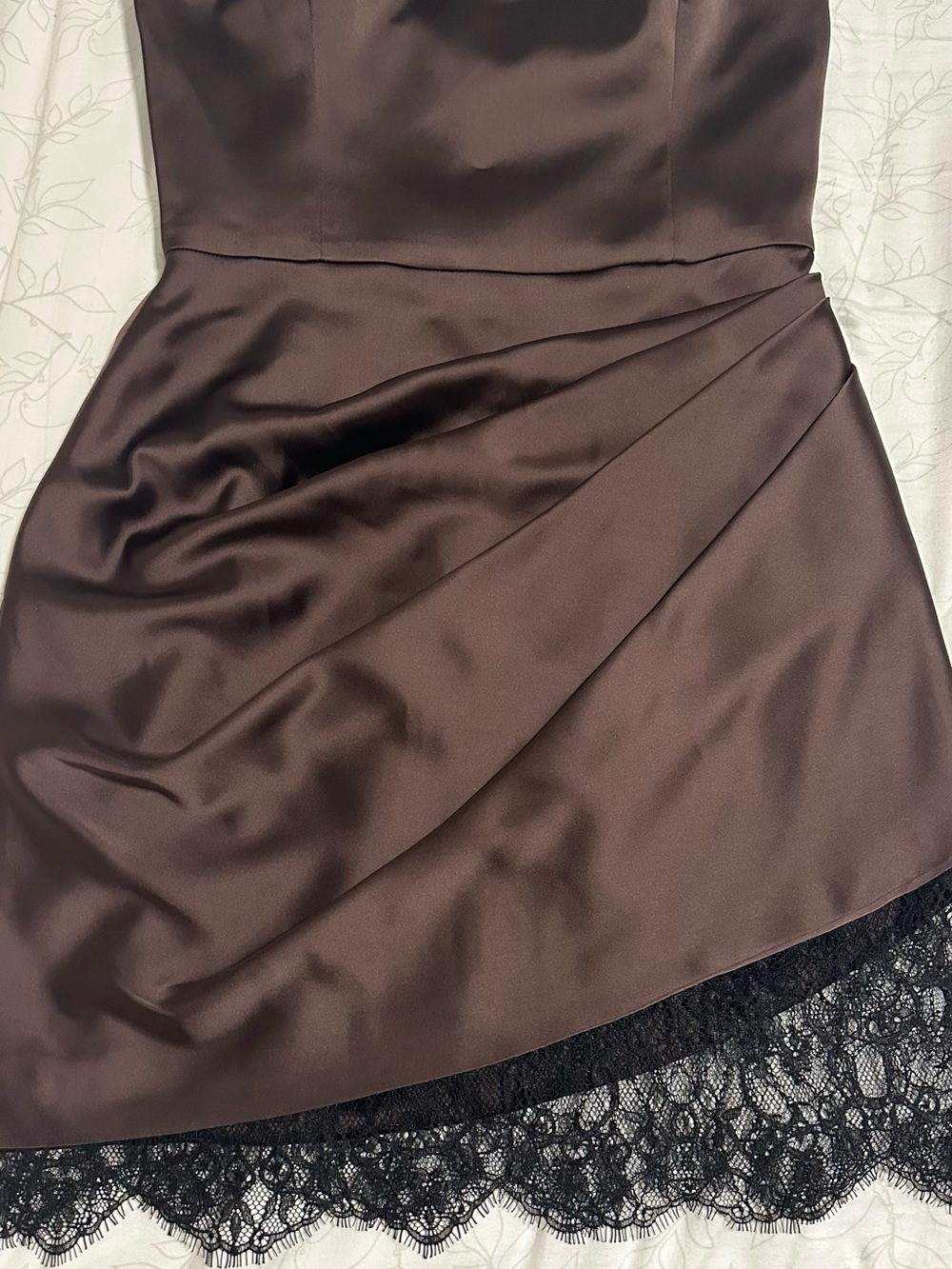 Aritzia showtime satin dress - Picture 4 of 4